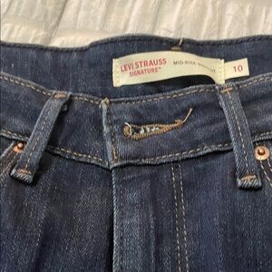 Levi's Signature Leather Patch on Dark Blue Denim